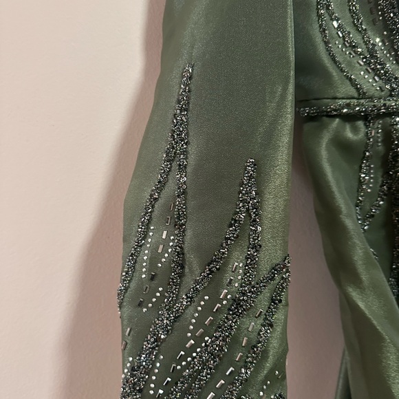 big beads designs and like an dark kind of army green - Picture 2 of 5